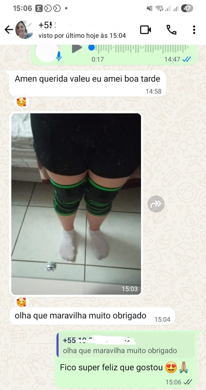 Cliente satisfeita usando Joelheira Premium